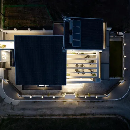 Grand Wave Luxury Lejlighed