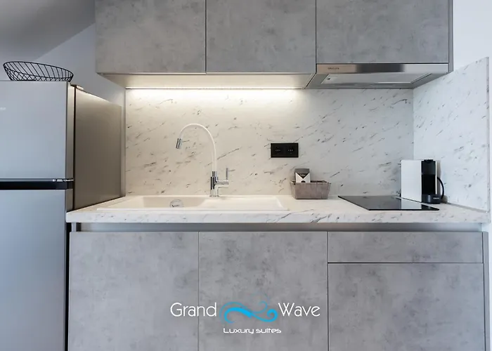 Grand Wave Luxury * Flogita