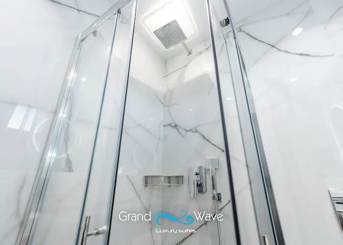 Grand Wave Luxury * Flogita
