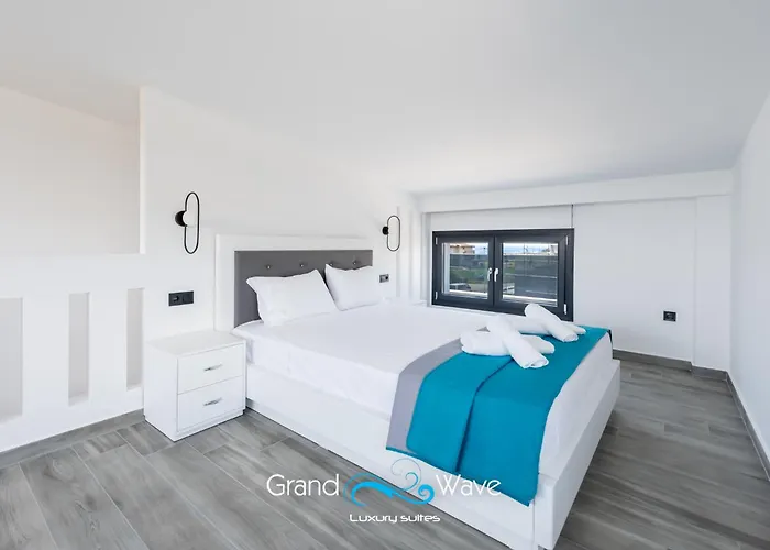 Grand Wave Luxury Lejlighed Flogita
